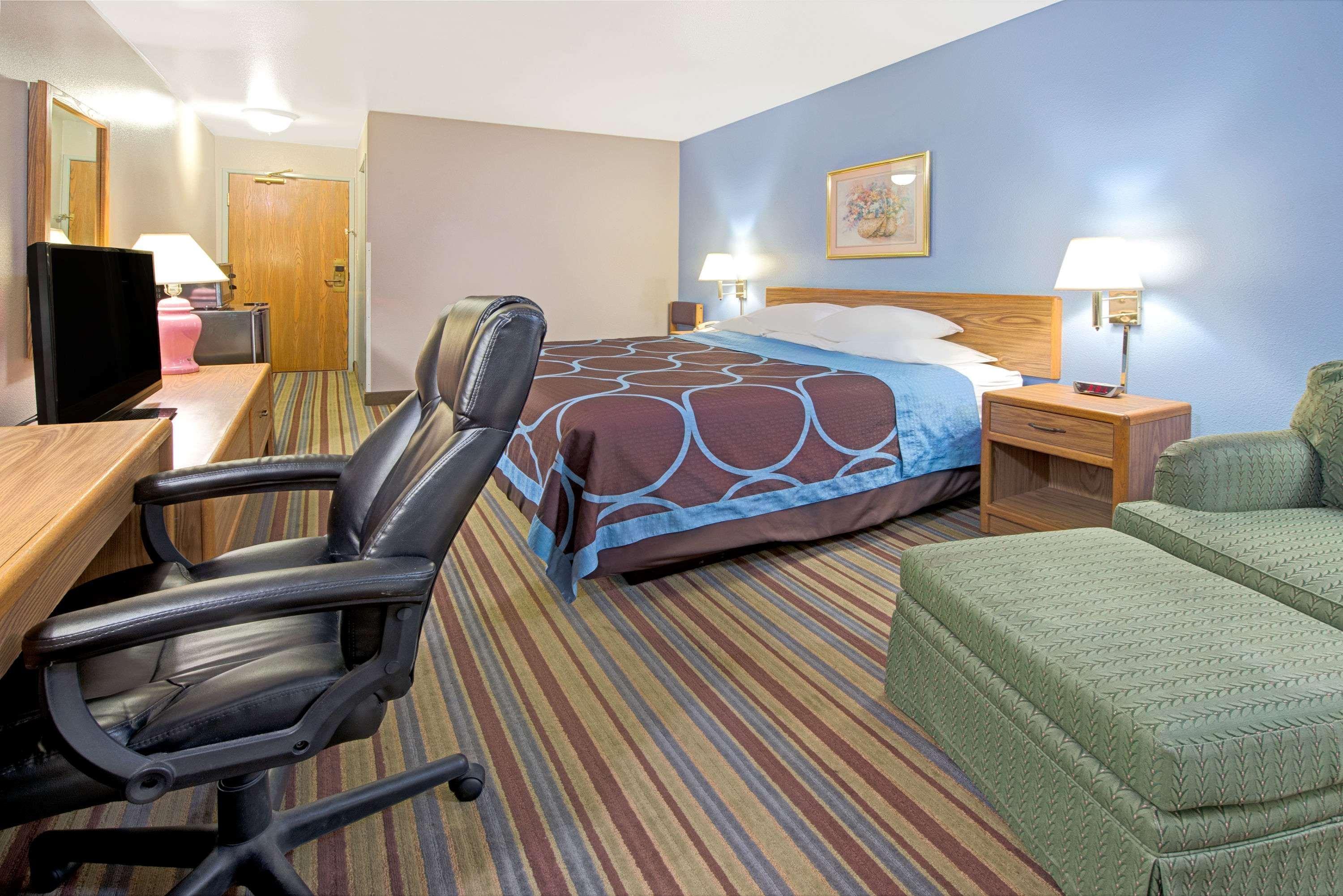 Hotel Super 8 By Wyndham Pontoon Il/st. Louis Mo Area
