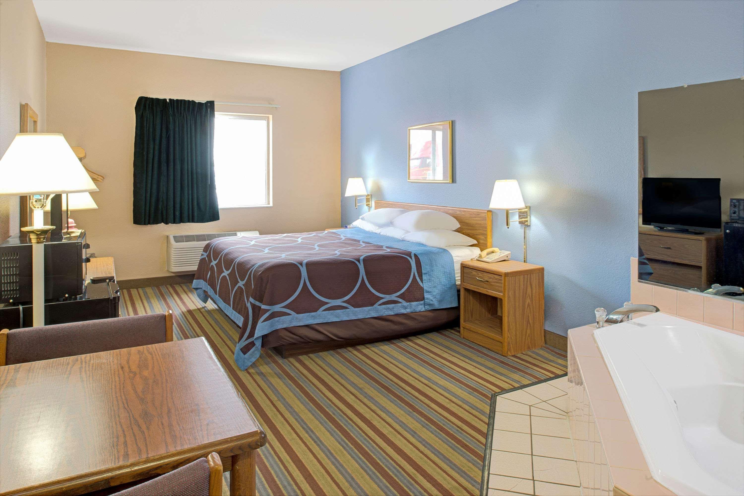 Super 8 By Wyndham Pontoon Il/st. Louis Mo Area Hotel Pontoon Beach