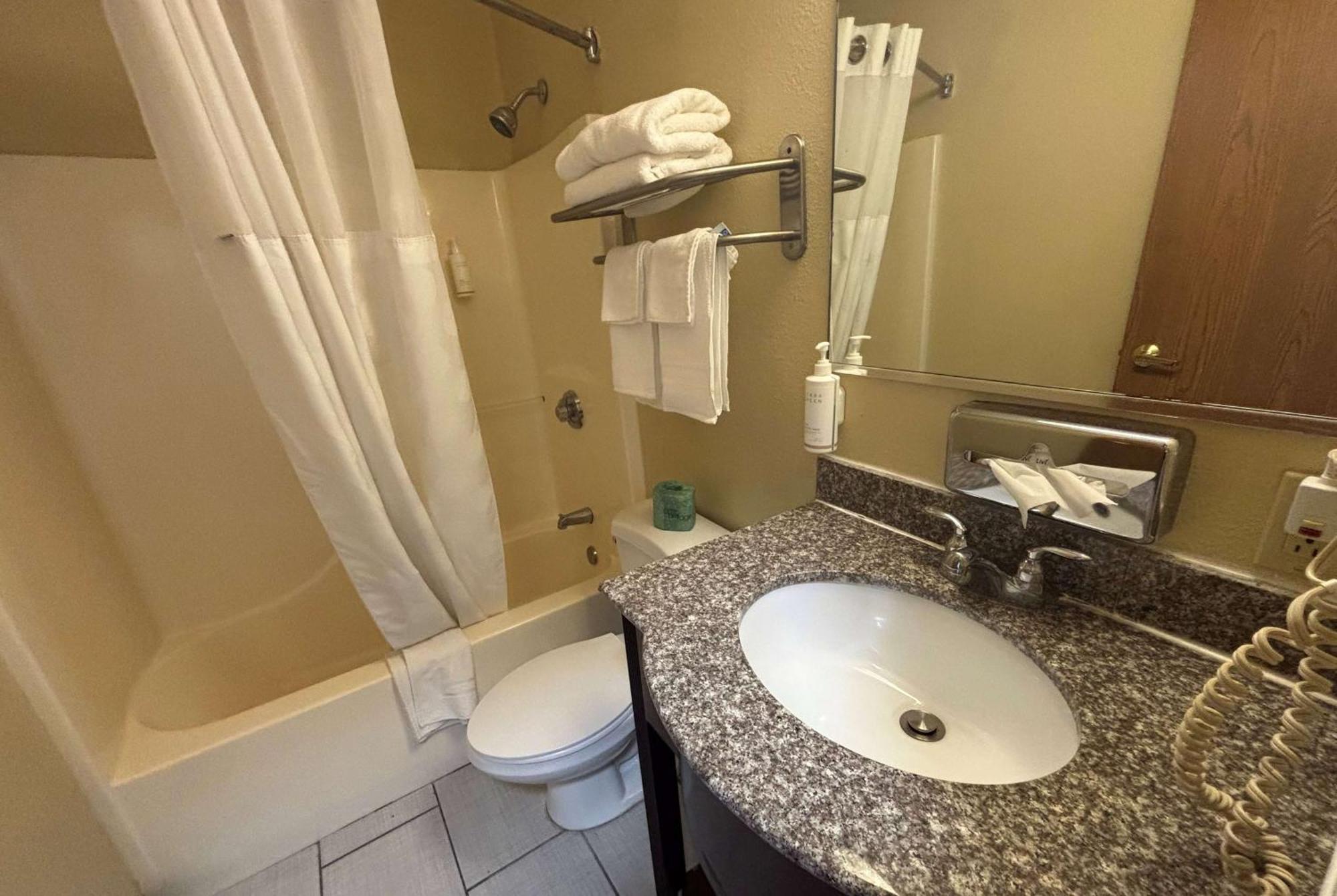 Super 8 By Wyndham Pontoon Il/st. Louis Mo Area 2*