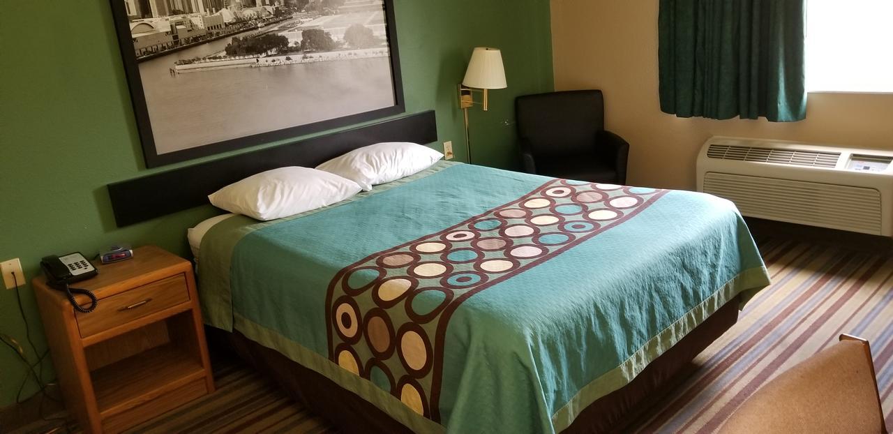 Hotel Super 8 By Wyndham Pontoon Il/st. Louis Mo Area
