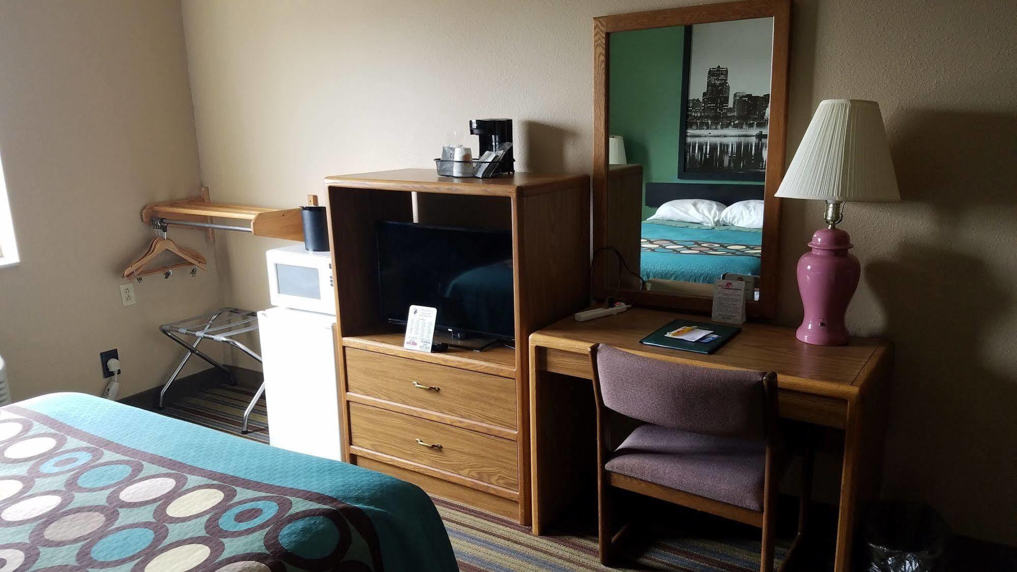 Hotel Super 8 By Wyndham Pontoon Il/st. Louis Mo Area 2*