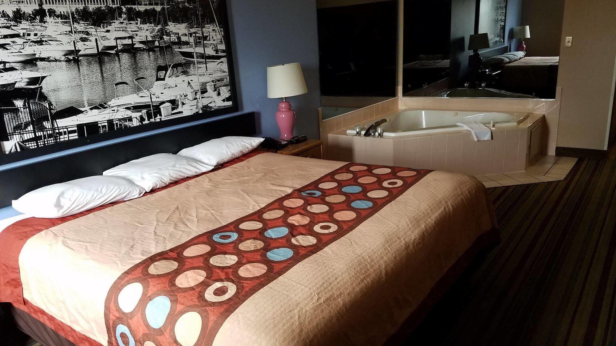 Hotel Super 8 By Wyndham Pontoon Il/st. Louis Mo Area 2*