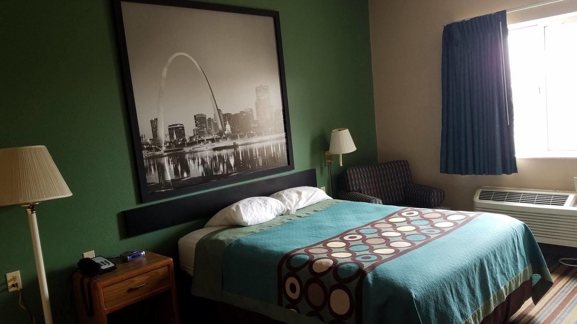 Super 8 By Wyndham Pontoon Il/st. Louis Mo Area
