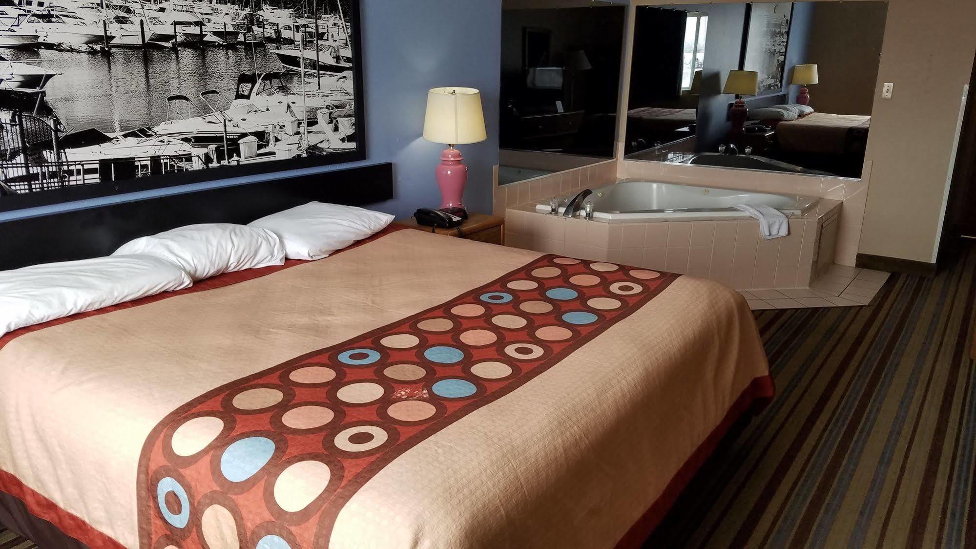 Super 8 By Wyndham Pontoon Il/st. Louis Mo Area