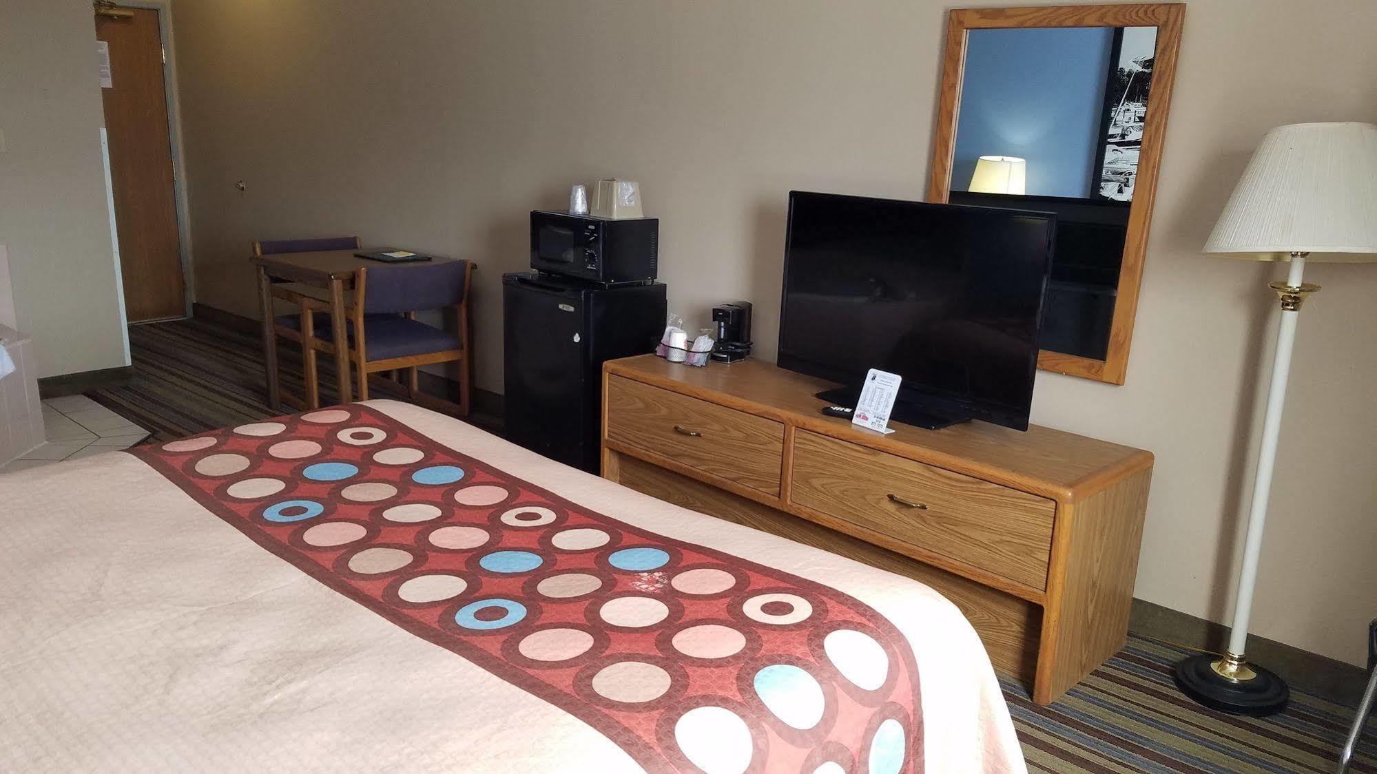 Super 8 By Wyndham Pontoon Il/st. Louis Mo Area Hotel Pontoon Beach